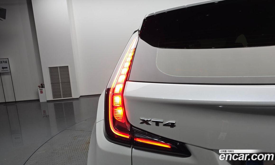 Cadillac XT4 фото 23