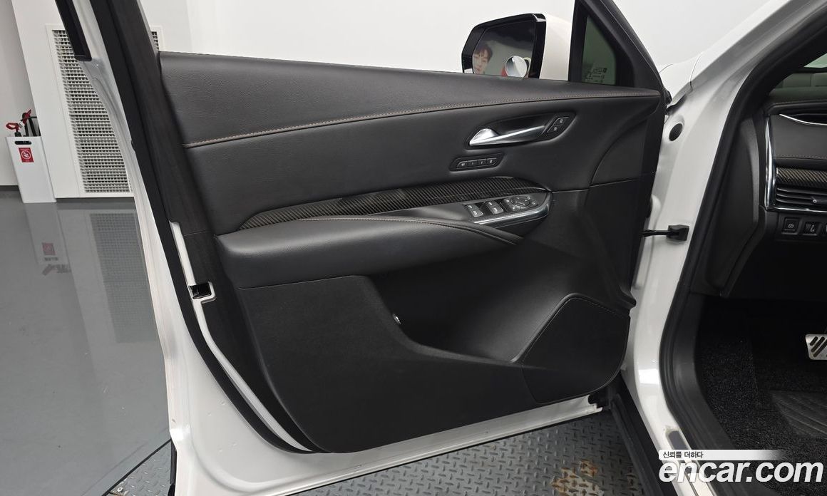 Cadillac XT4 фото 24