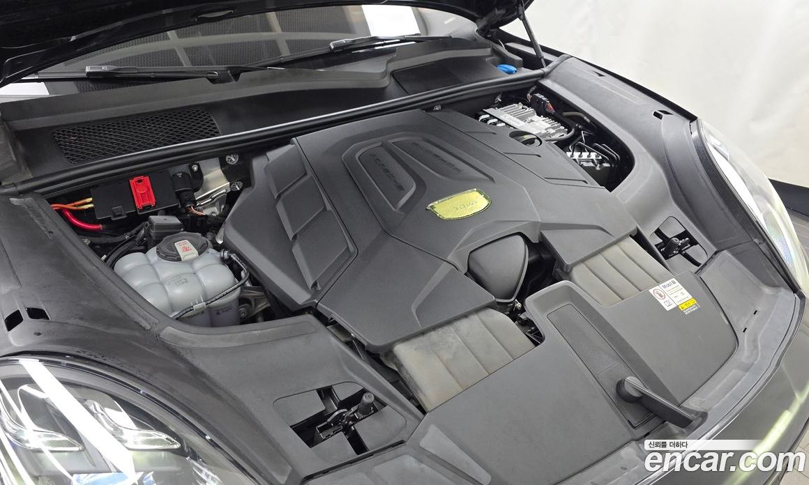 Porsche Cayenne 3rd Gen фото 6