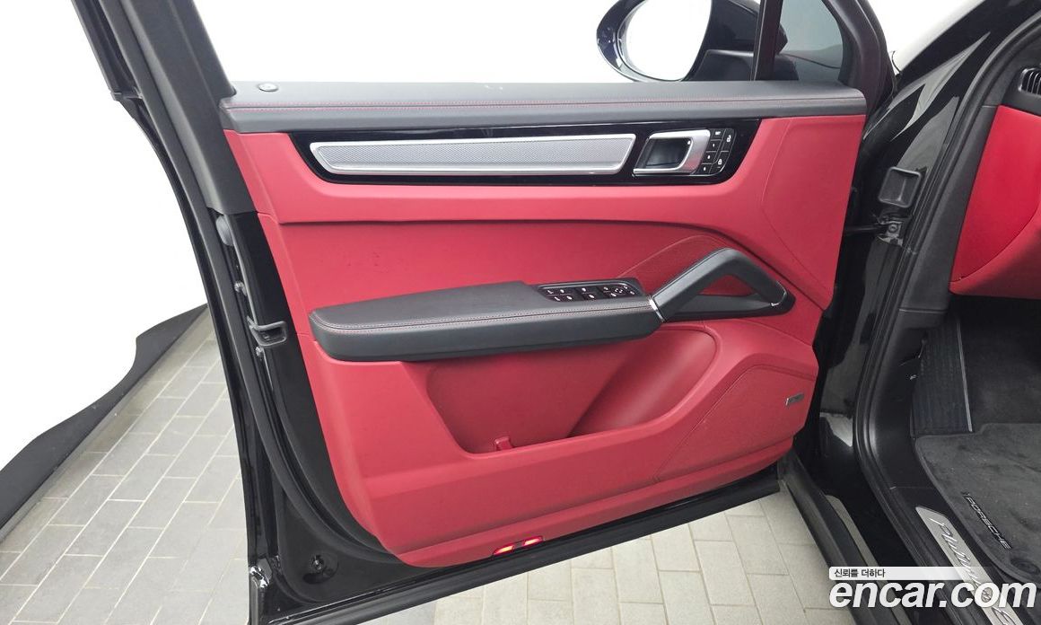 Porsche Cayenne 3rd Gen фото 30