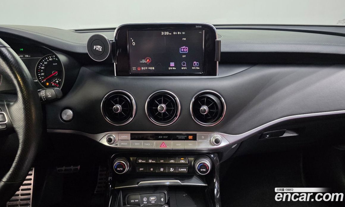 Kia Stinger фото 14
