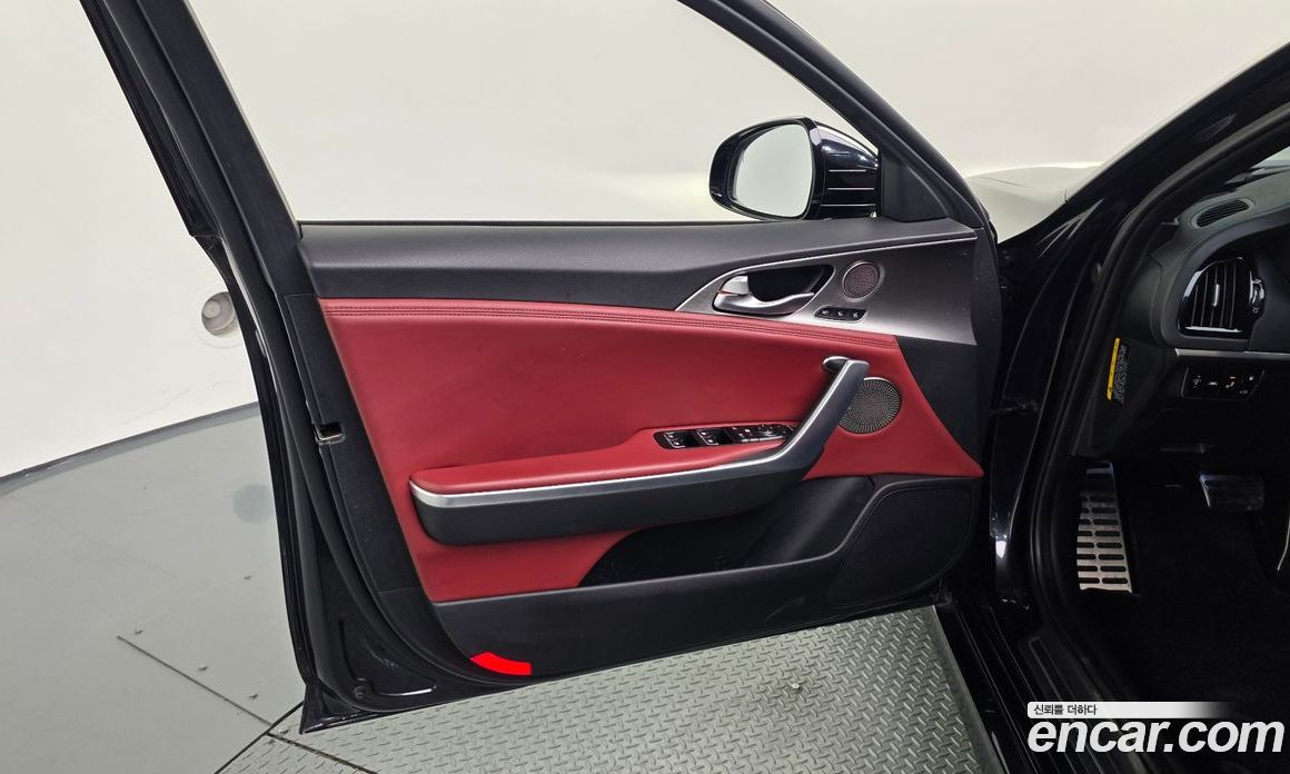 Kia Stinger фото 24