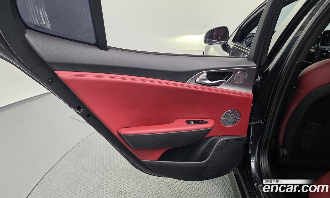 Kia Stinger фото 25