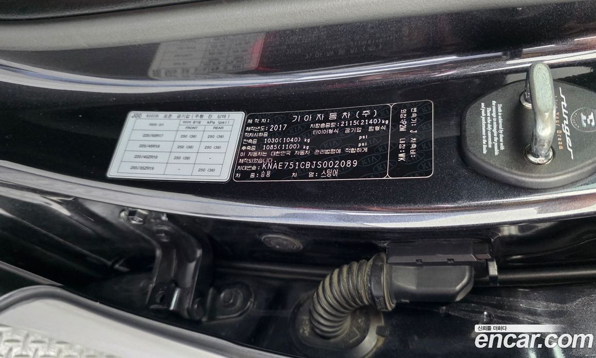 Kia Stinger фото 35