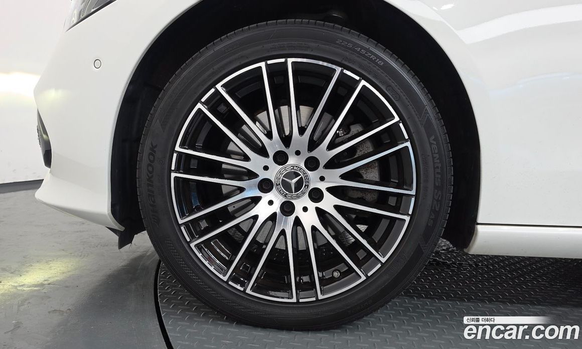 Mercedes-Benz C-Class W206 фото 5