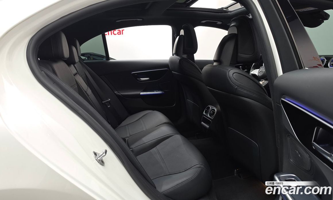 Mercedes-Benz C-Class W206 фото 12
