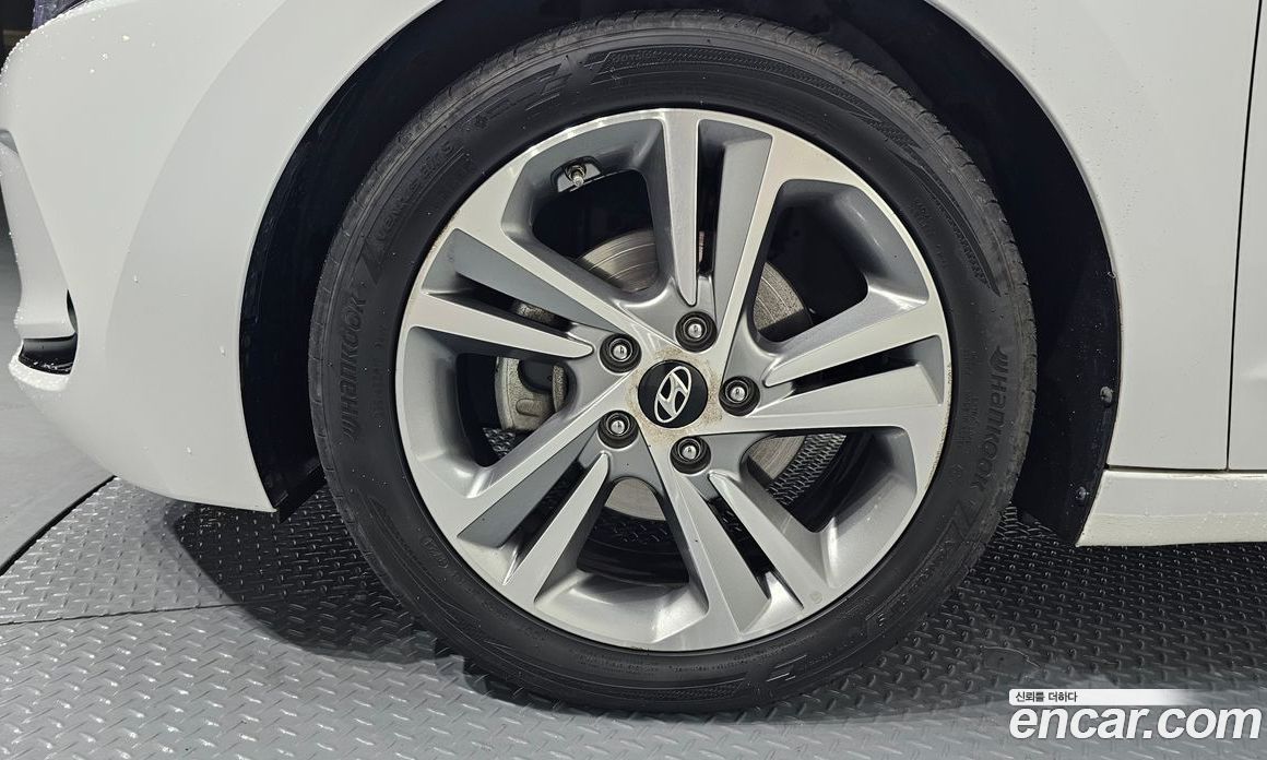 Hyundai Avante (AD) 6th Gen фото 4