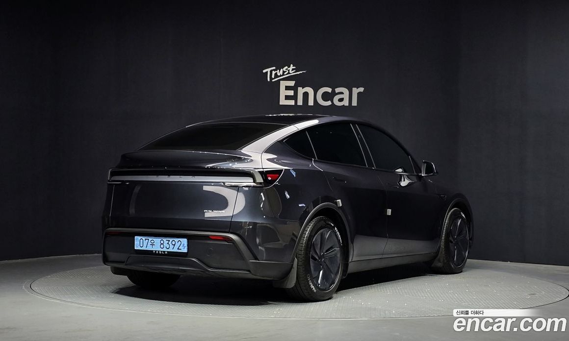Tesla Model Y фото 2