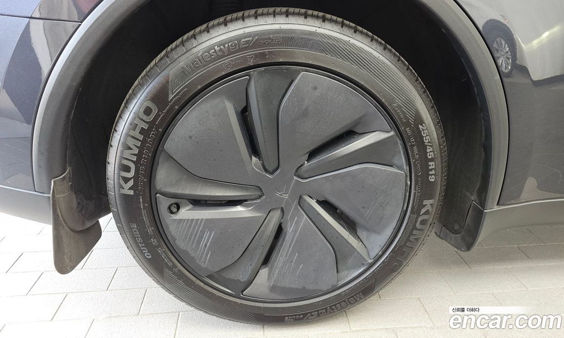 Tesla Model Y фото 5