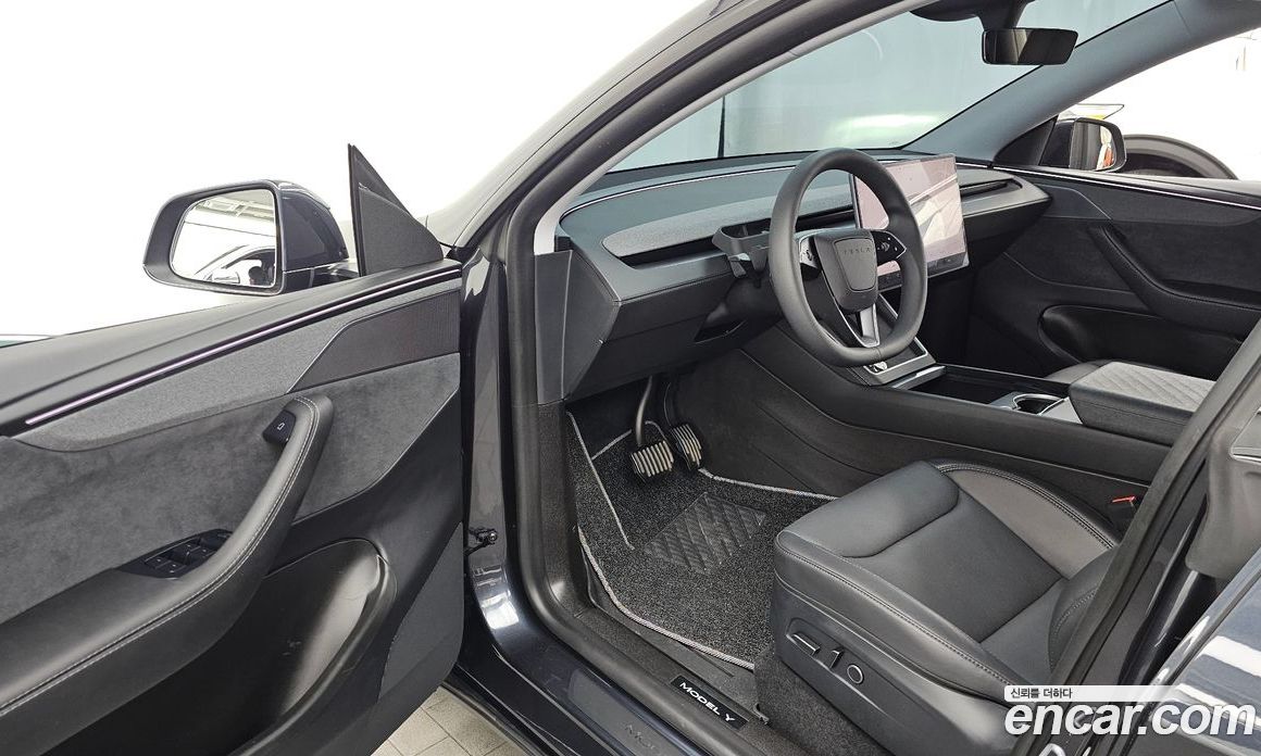 Tesla Model Y фото 10