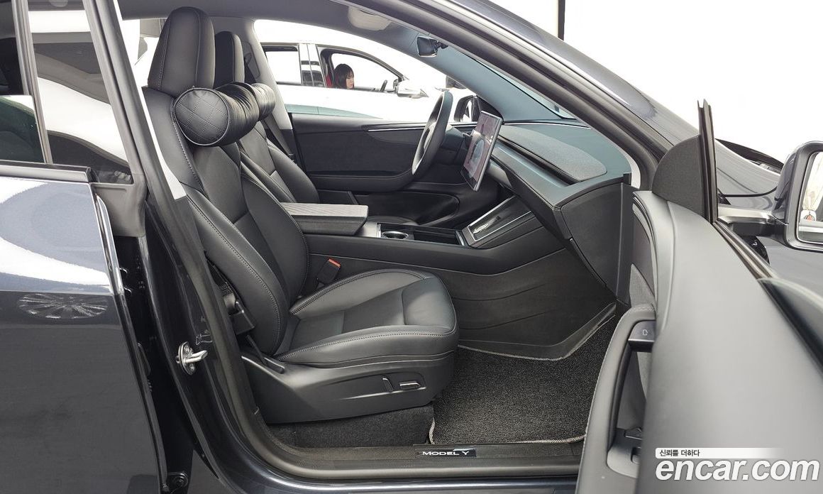 Tesla Model Y фото 11