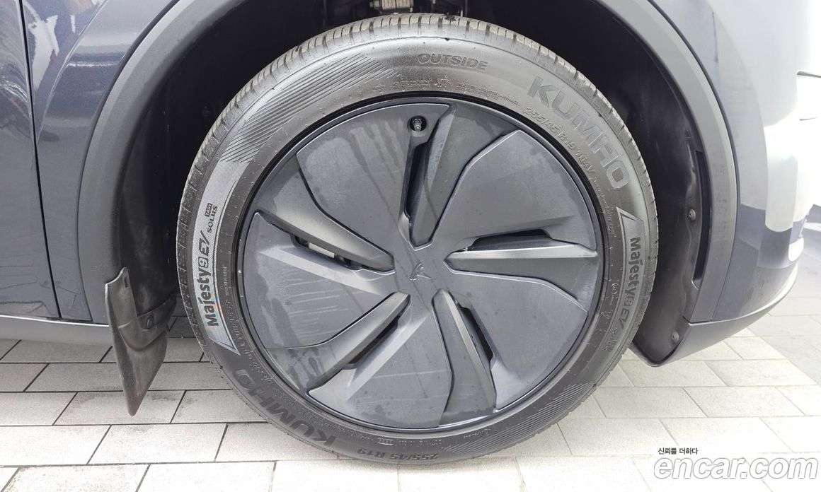 Tesla Model Y фото 21