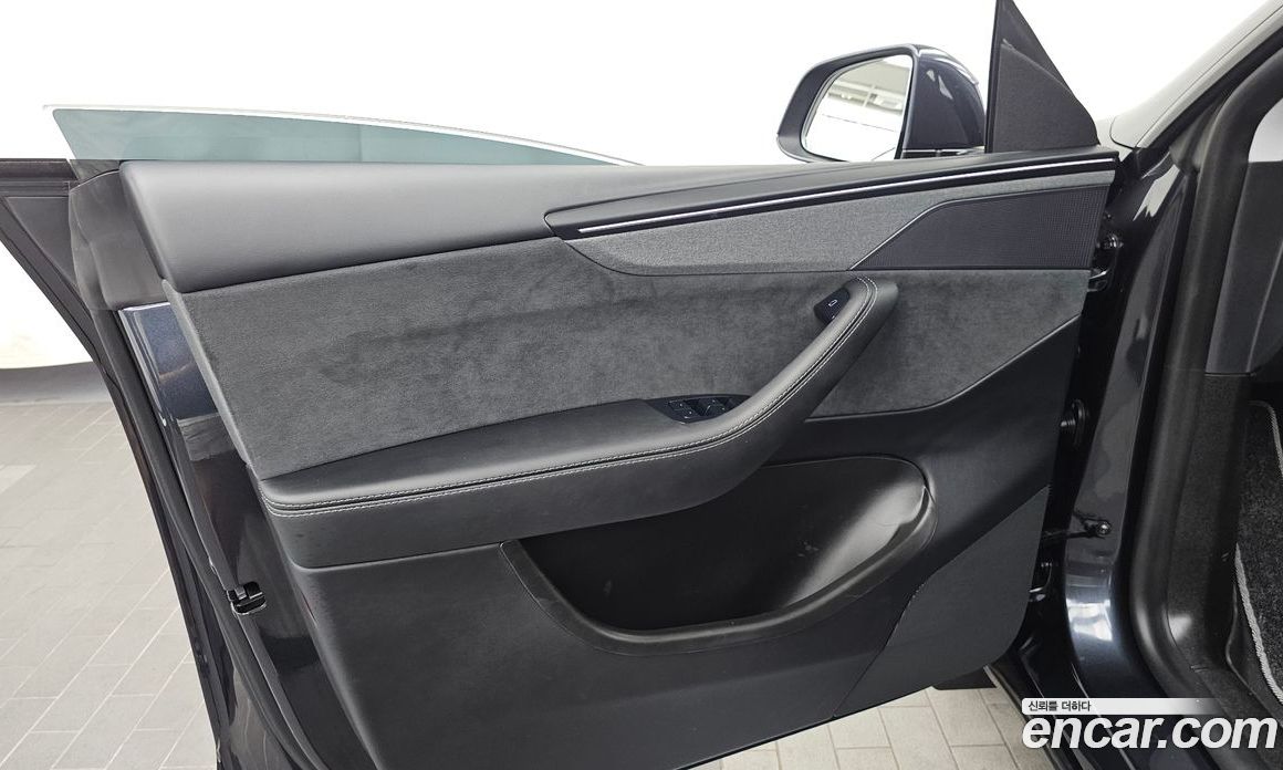Tesla Model Y фото 24