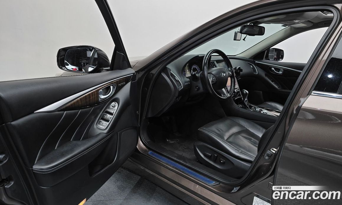 Infiniti Q50 фото 10