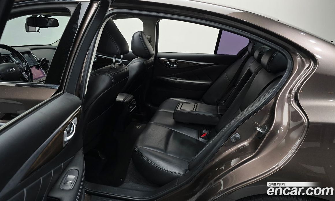 Infiniti Q50 фото 12
