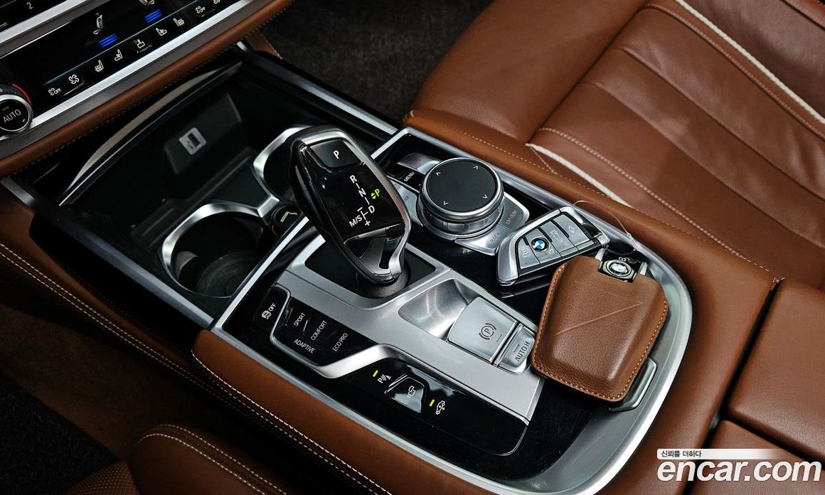 BMW 7-Series (G11) фото 9