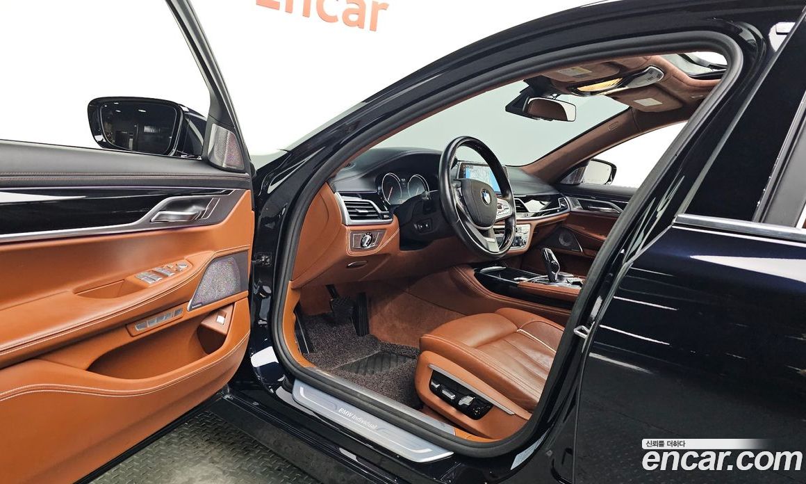 BMW 7-Series (G11) фото 10