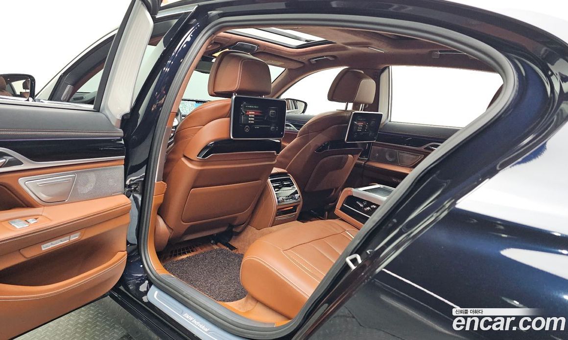 BMW 7-Series (G11) фото 11