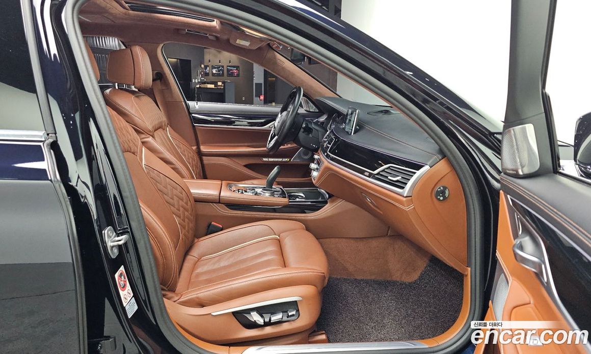 BMW 7-Series (G11) фото 12