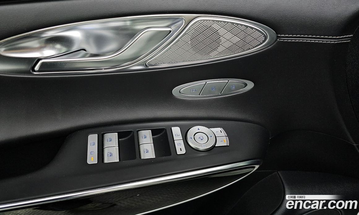 Genesis GV70 фото 18