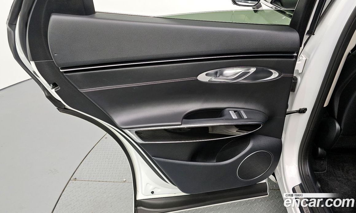 Genesis GV70 фото 25