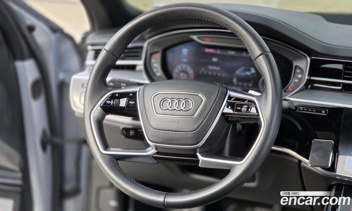 Audi A8 (D5) фото 6