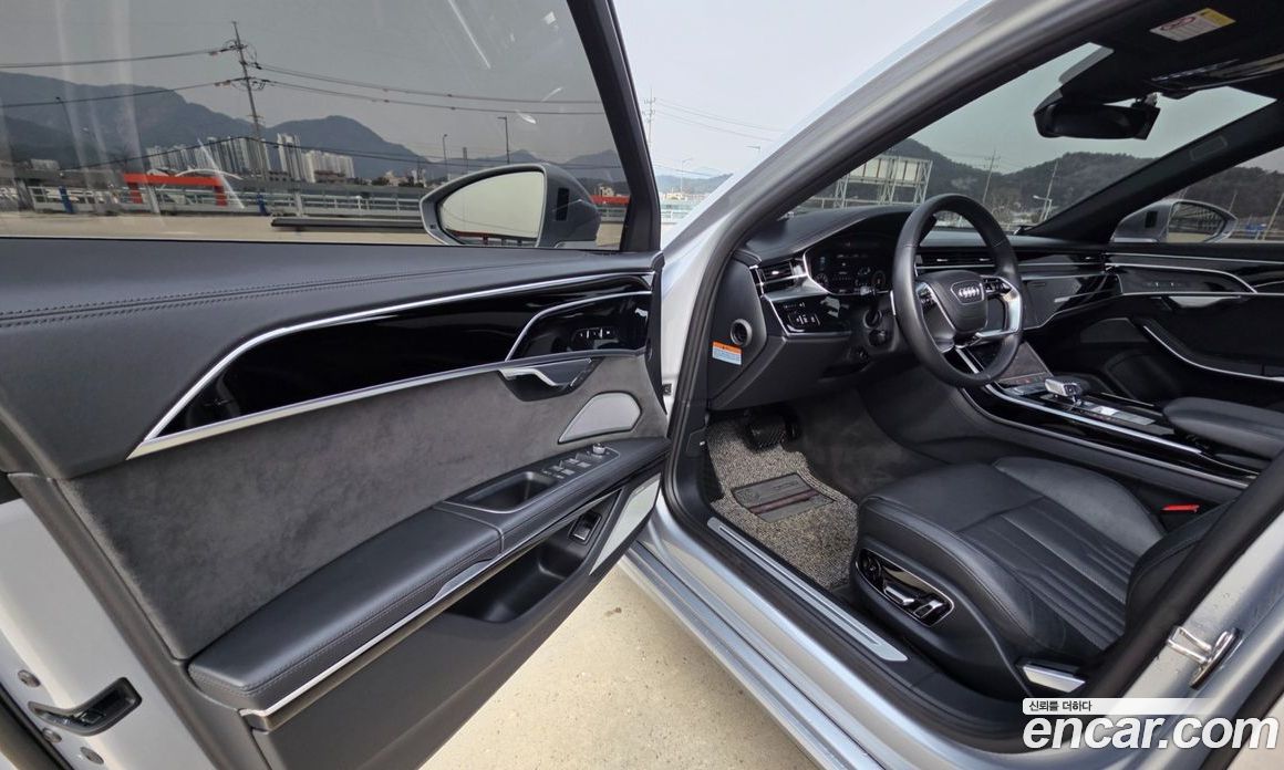 Audi A8 (D5) фото 8
