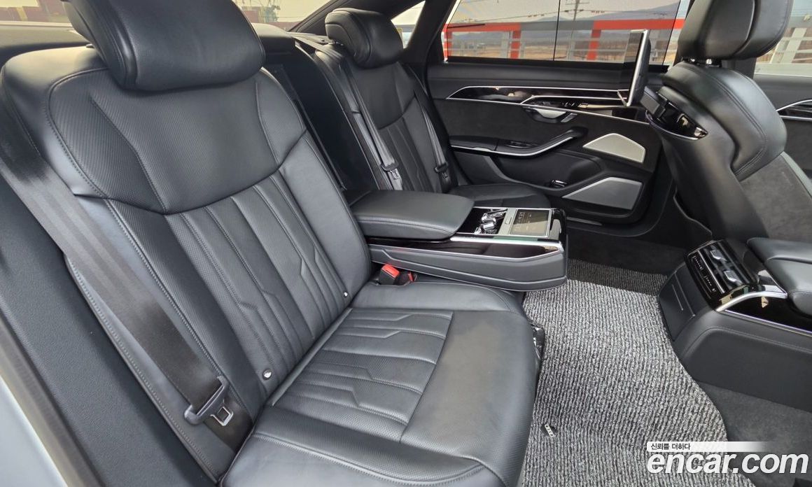 Audi A8 (D5) фото 16
