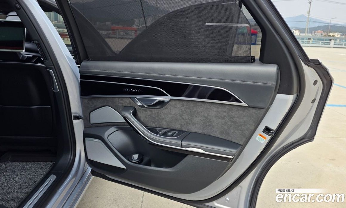 Audi A8 (D5) фото 17
