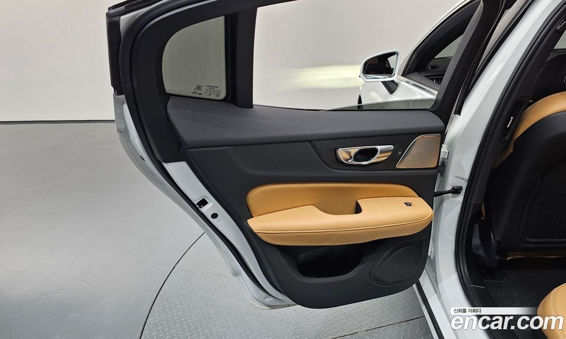 Volvo S60 3rd Gen фото 25