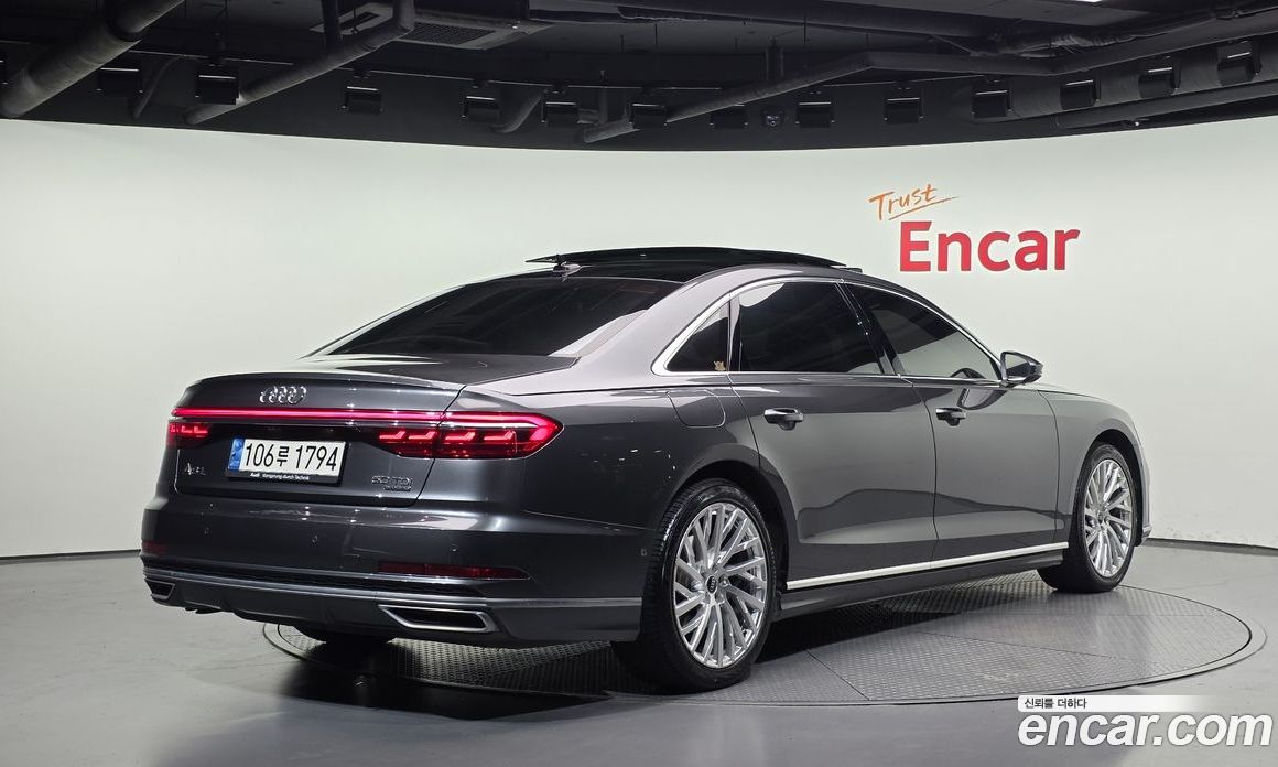 Audi A8 (D5) фото 2