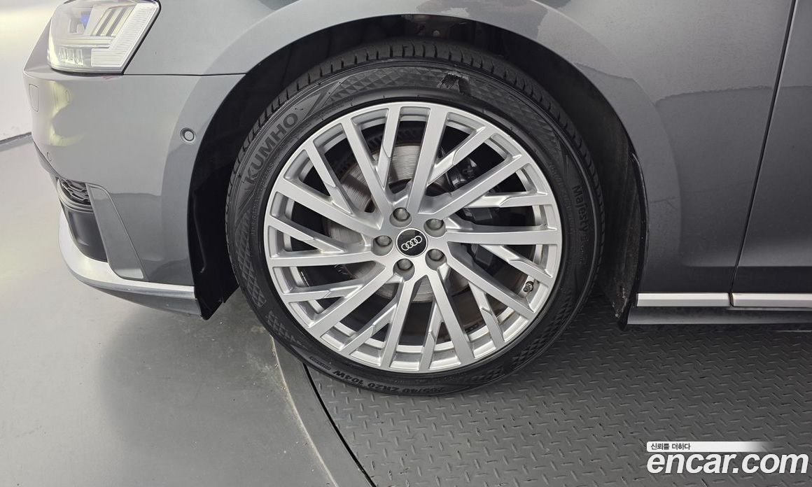 Audi A8 (D5) фото 5