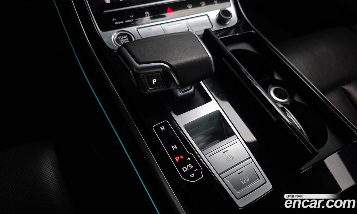 Audi A8 (D5) фото 9