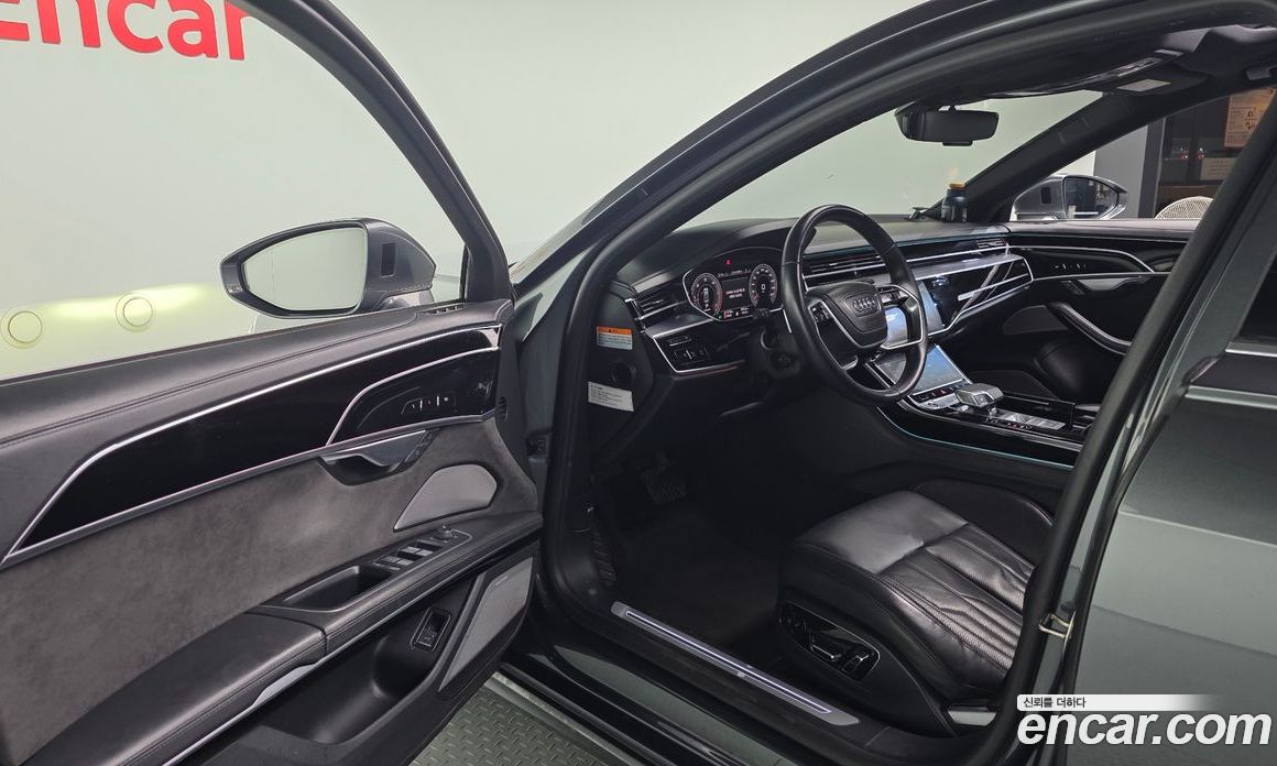 Audi A8 (D5) фото 10