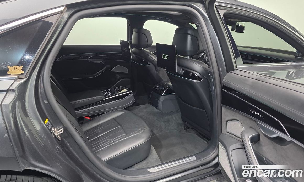Audi A8 (D5) фото 11
