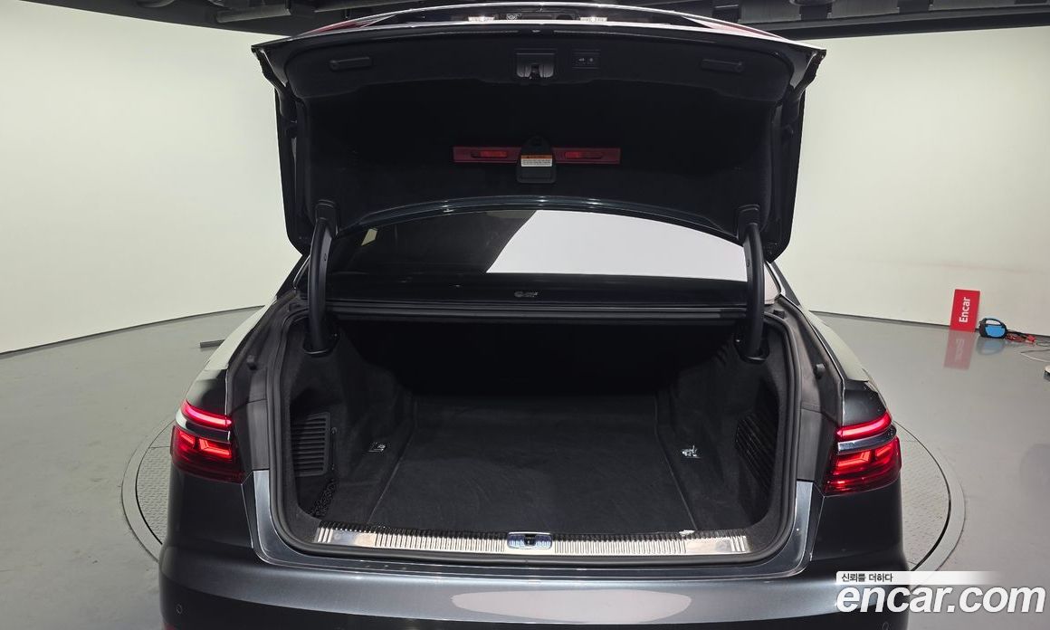 Audi A8 (D5) фото 20