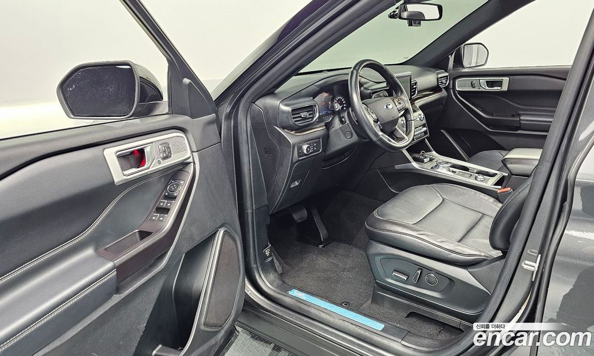 Ford Explorer 6th Gen фото 10