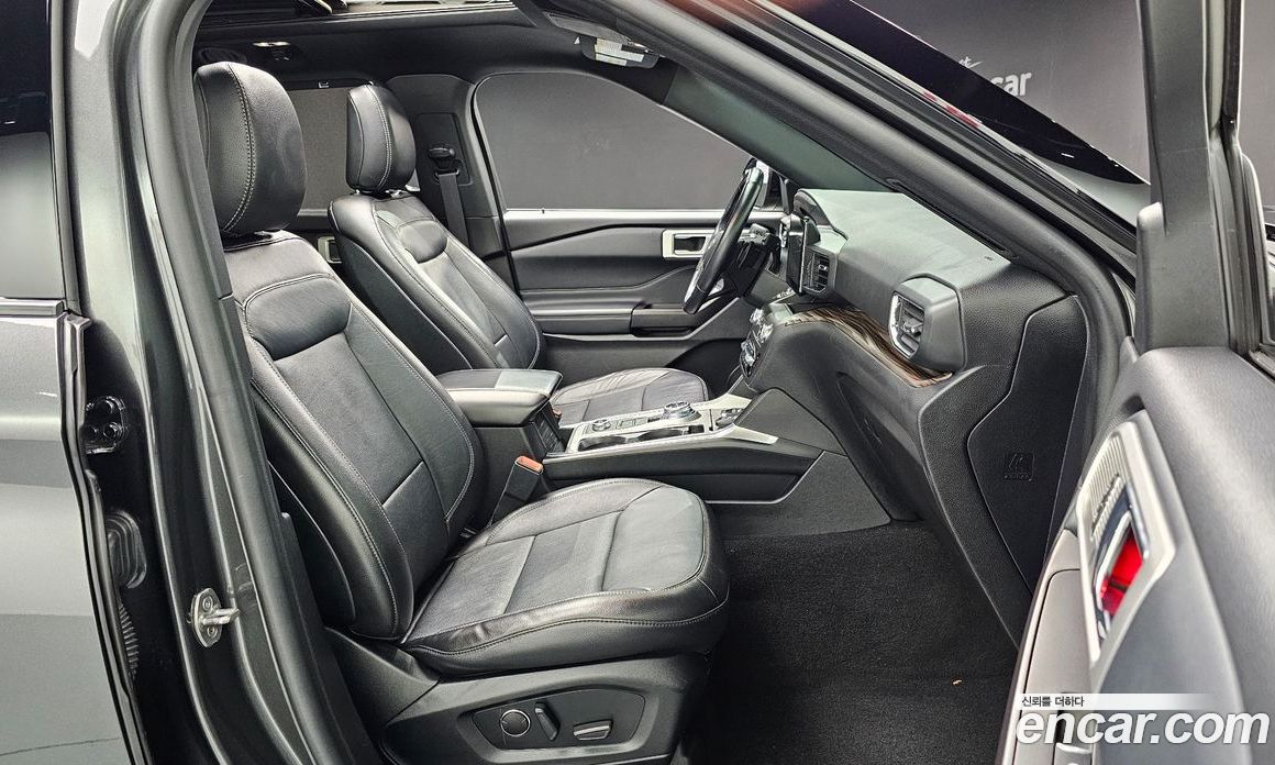 Ford Explorer 6th Gen фото 12