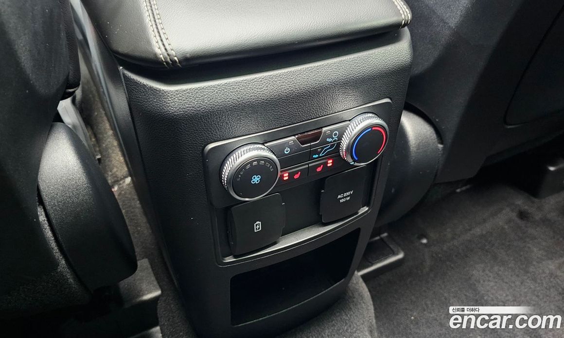Ford Explorer 6th Gen фото 18