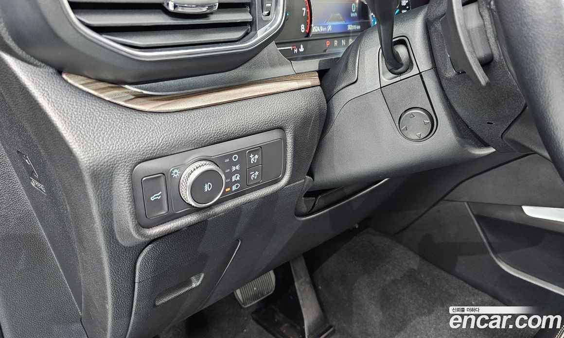Ford Explorer 6th Gen фото 19