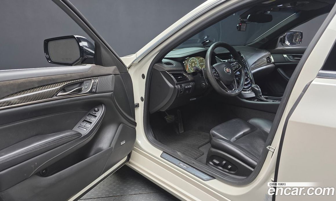 Cadillac CTS 3rd Gen фото 10