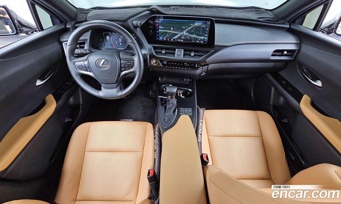 Lexus UX250h фото 7