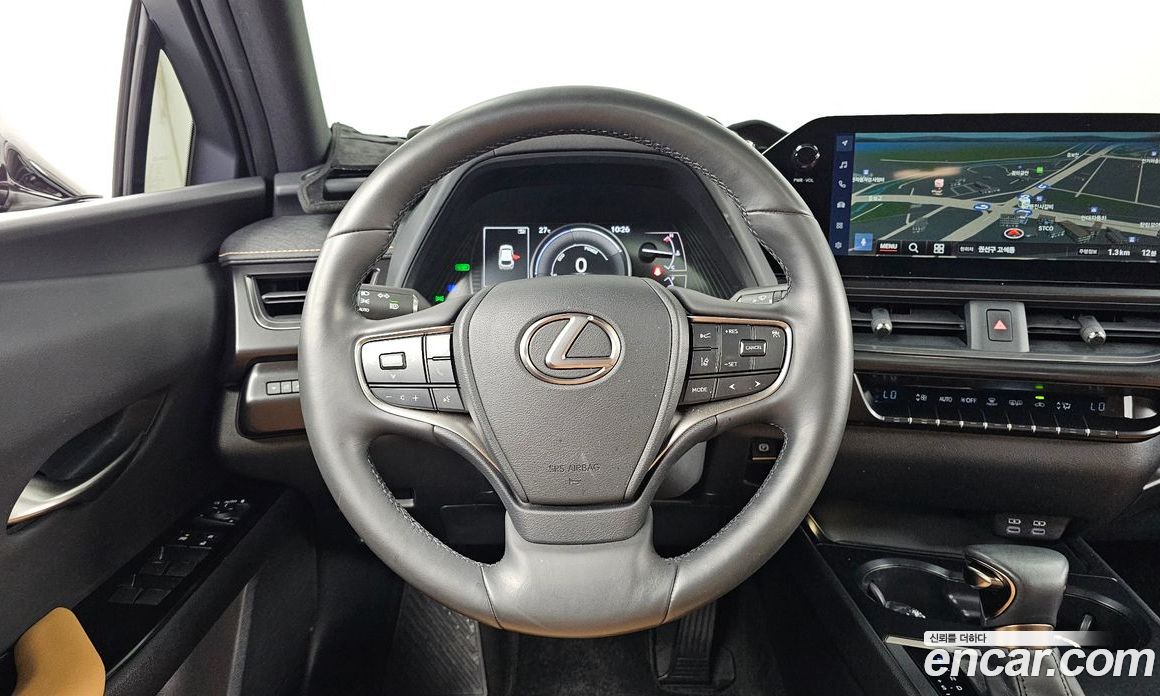 Lexus UX250h фото 13