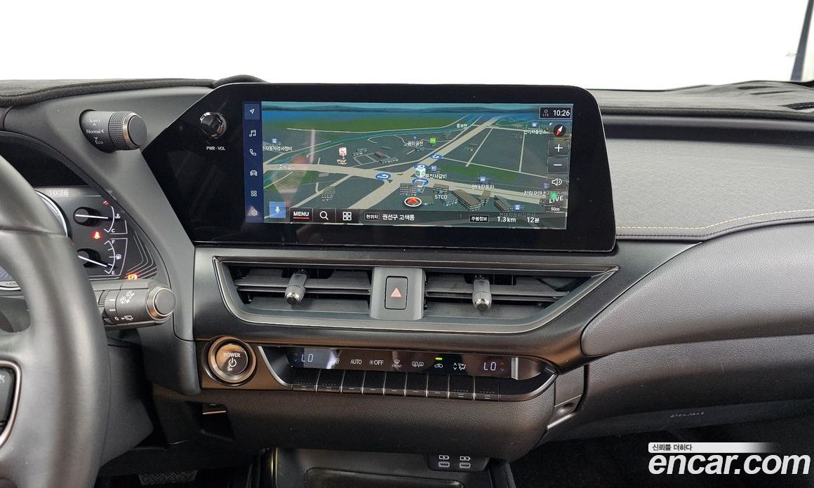 Lexus UX250h фото 14