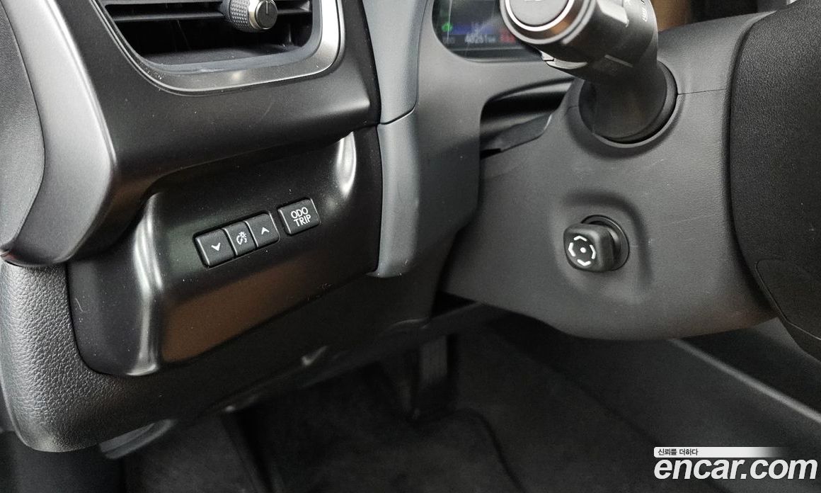Lexus UX250h фото 28