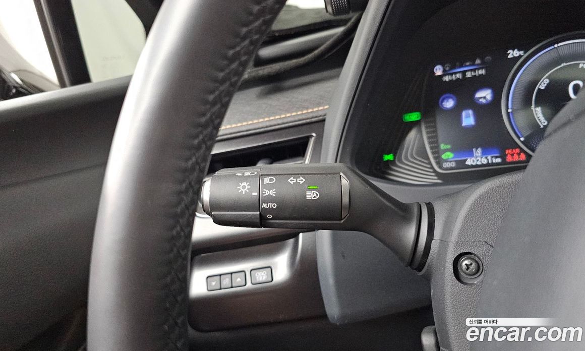 Lexus UX250h фото 32