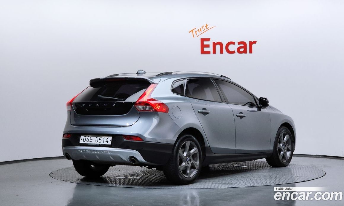 Volvo V40 Cross-country фото 2