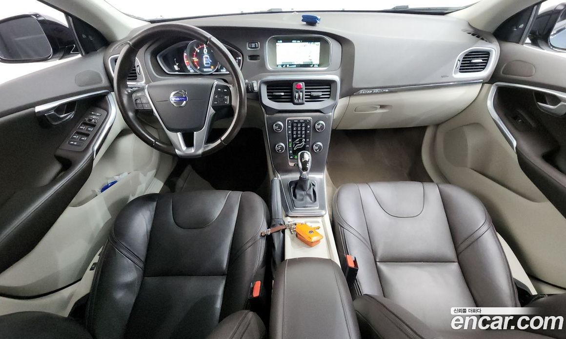 Volvo V40 Cross-country фото 7
