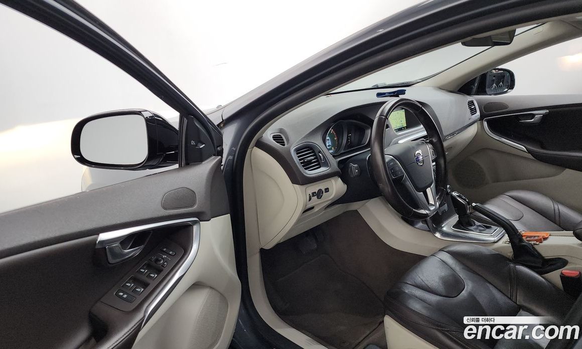 Volvo V40 Cross-country фото 10