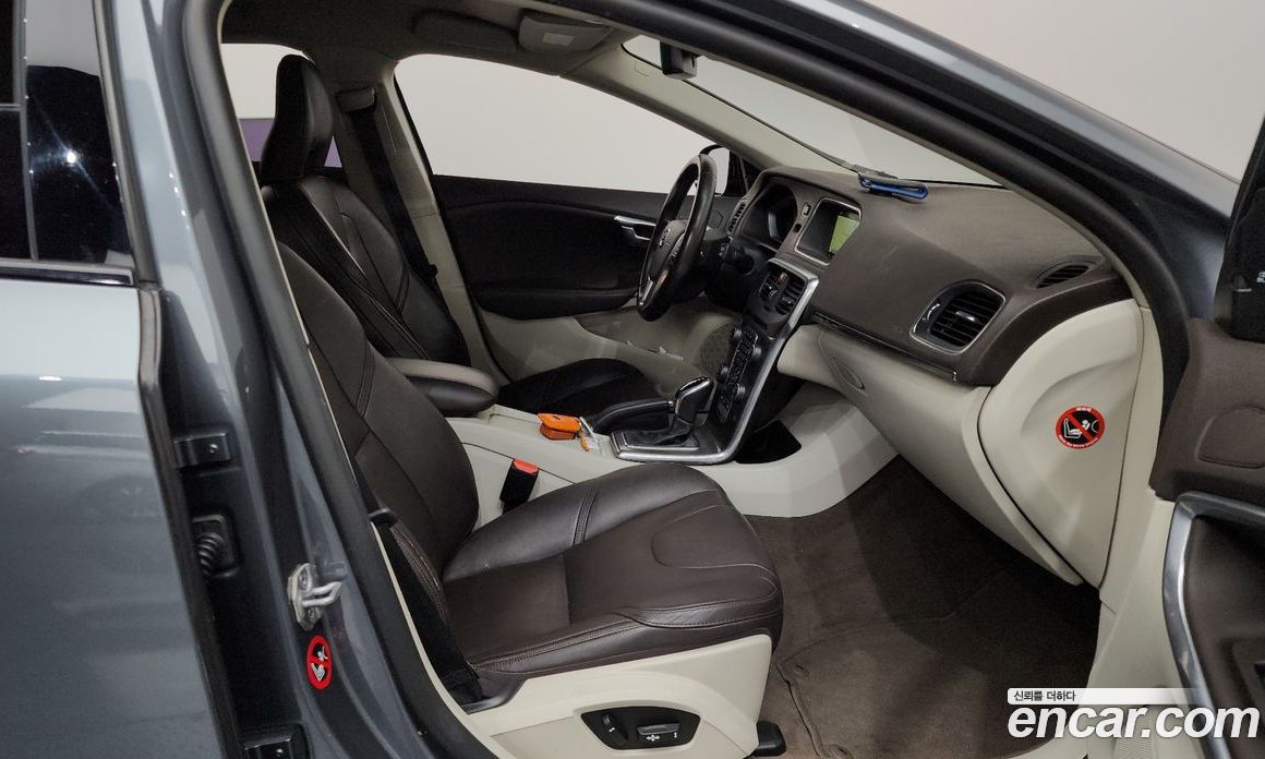 Volvo V40 Cross-country фото 11